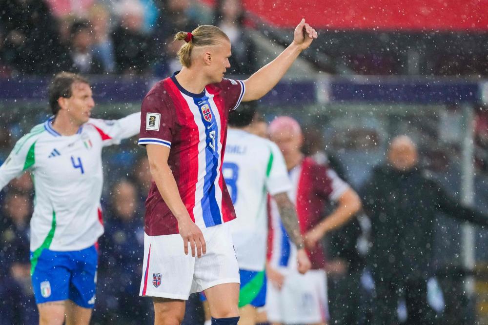 官方：因球迷对阿奇姆彭的歧视言行，成都蓉城被罚款50万元